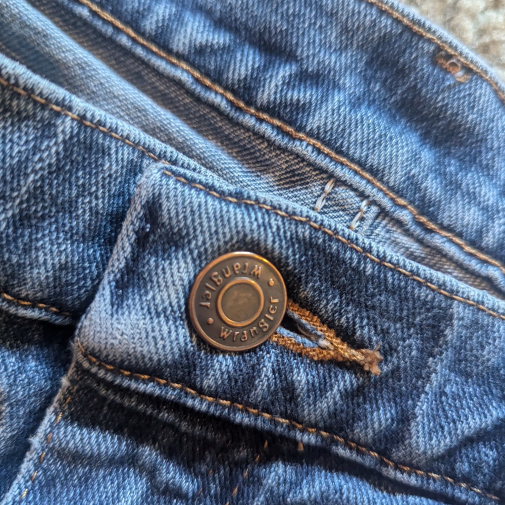 Wrangler Men’s Relaxed Fit jeans. - Picture 2 of 5